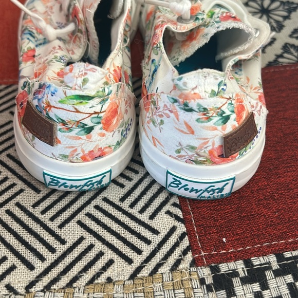 Blowfish Malibu Women’s Maura Floral Sneaker - Size 7 - Picture 3 of 5